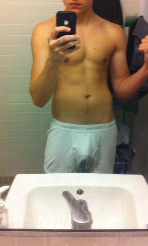 Dylan Sprouse Nude Pics 17
