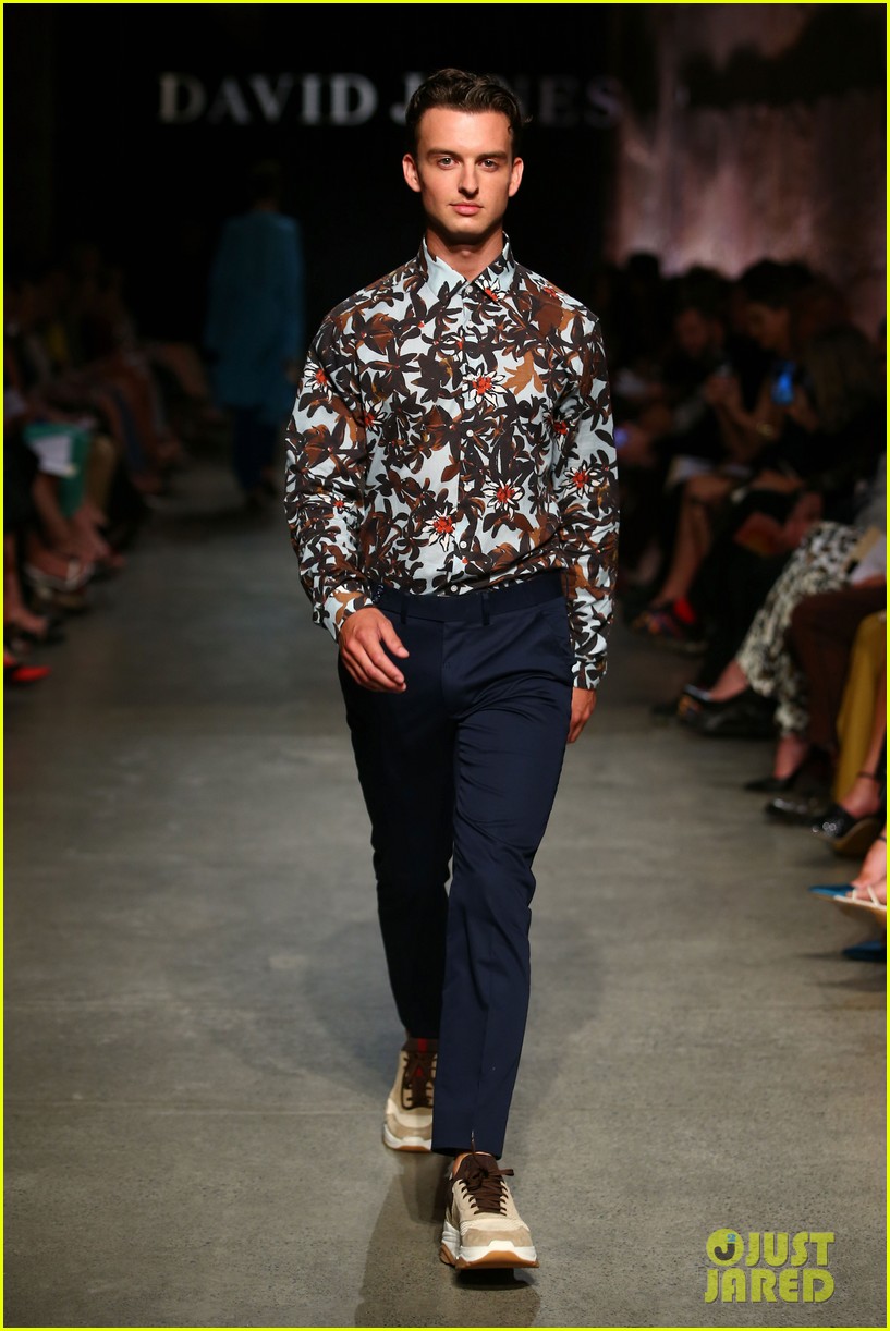 Margot’s Brother Cameron Robbie Makes Modelling Debut ...
Robbie Jones Model